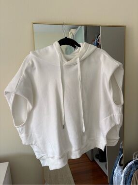 White Sleeveless Hoodie Top